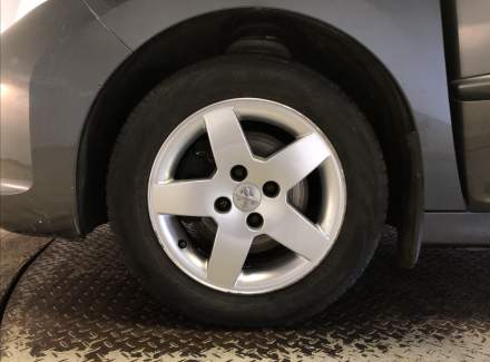 Peugeot - 207