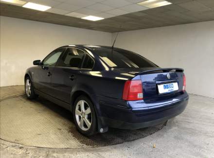 Volkswagen - Passat