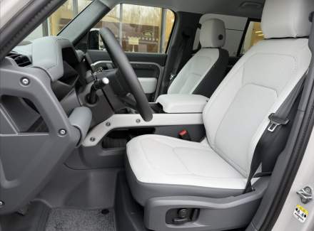 Land Rover - Defender