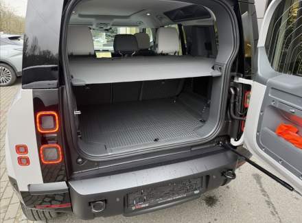 Land Rover - Defender