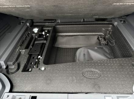 Land Rover - Defender