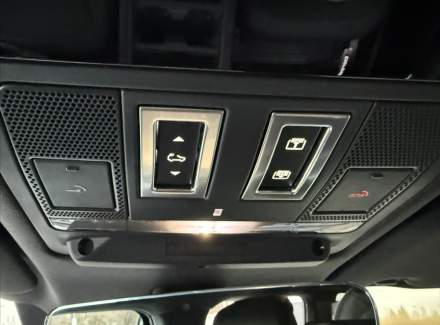 Land Rover - Defender