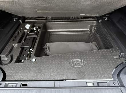 Land Rover - Defender