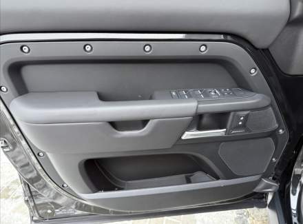 Land Rover - Defender