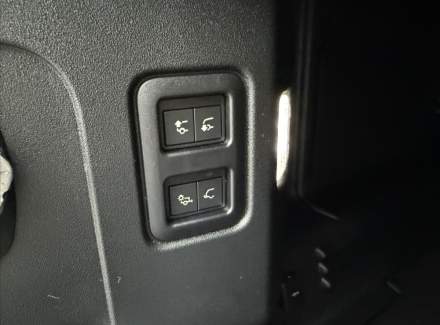 Land Rover - Defender