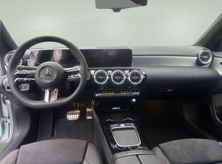 Mercedes-Benz - CLA
