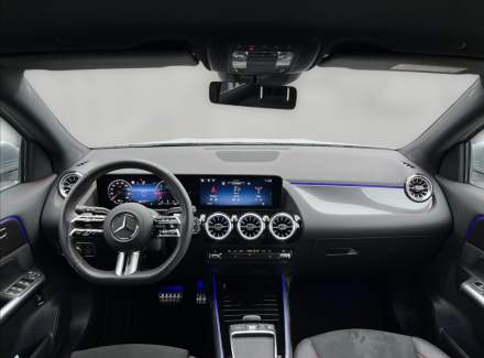 Mercedes-Benz - GLA