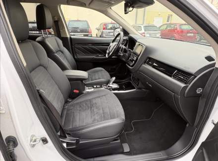 Mitsubishi - Outlander