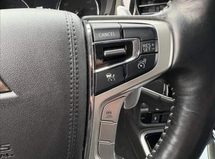 Mitsubishi - Outlander