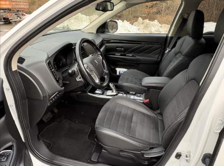 Mitsubishi - Outlander