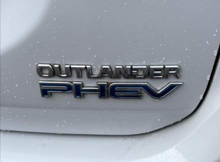 Mitsubishi - Outlander