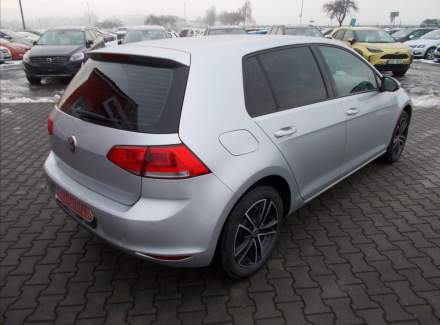 Volkswagen - Golf