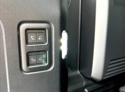 Land Rover - Defender