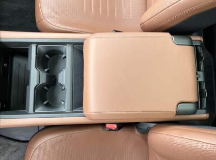 Land Rover - Defender