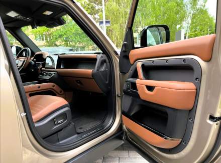 Land Rover - Defender