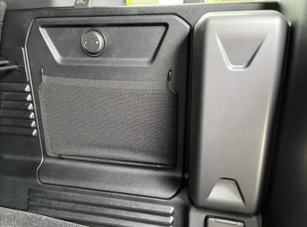 Land Rover - Defender