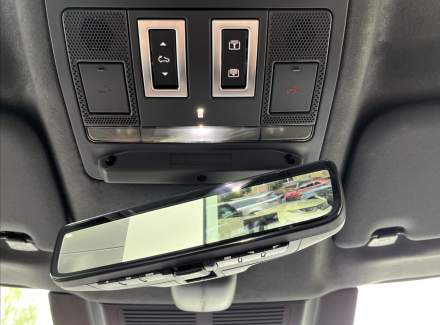 Land Rover - Defender