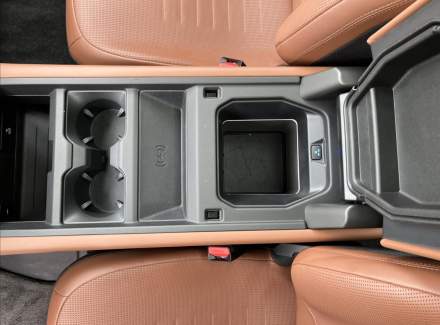 Land Rover - Defender