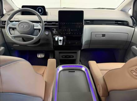 Hyundai - Staria