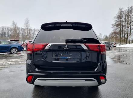 Mitsubishi - Outlander