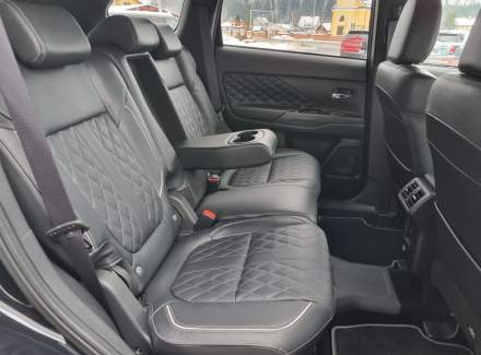 Mitsubishi - Outlander