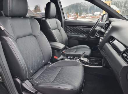 Mitsubishi - Outlander