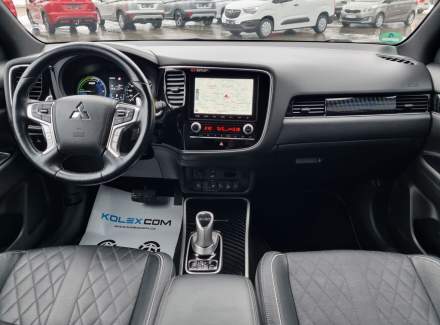 Mitsubishi - Outlander