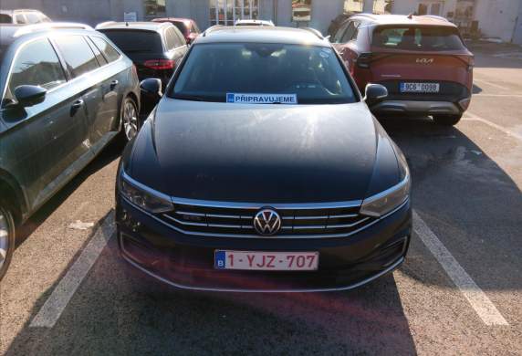 Volkswagen - Passat