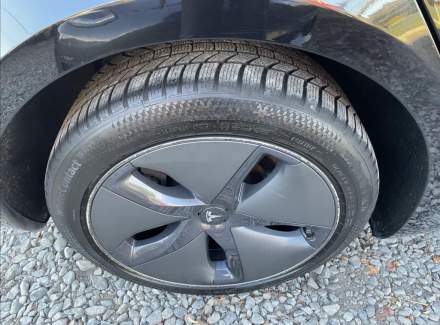 Tesla - Model 3