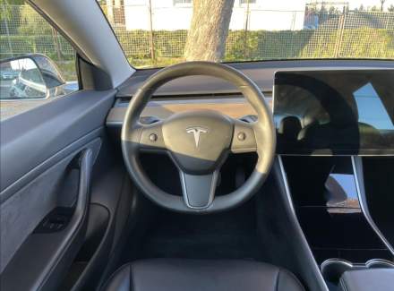 Tesla - Model 3