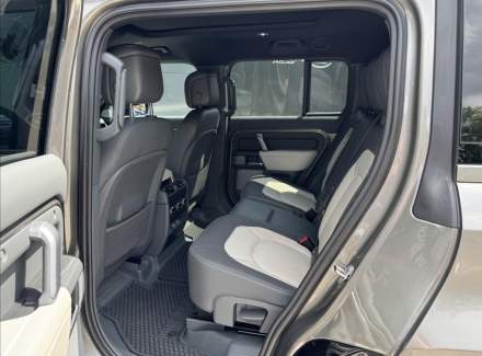 Land Rover - Defender