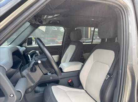 Land Rover - Defender