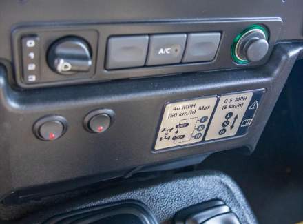 Land Rover - Defender