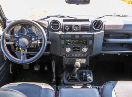 Land Rover - Defender