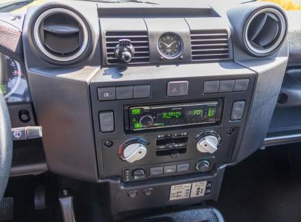 Land Rover - Defender