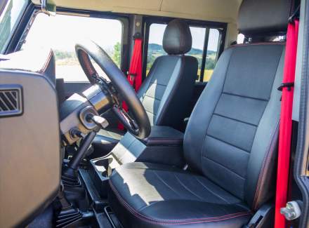 Land Rover - Defender