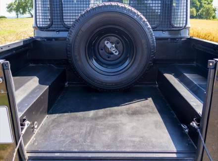 Land Rover - Defender