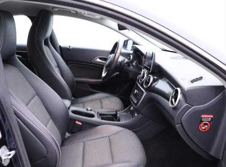 Mercedes-Benz - CLA