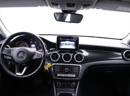 Mercedes-Benz - CLA