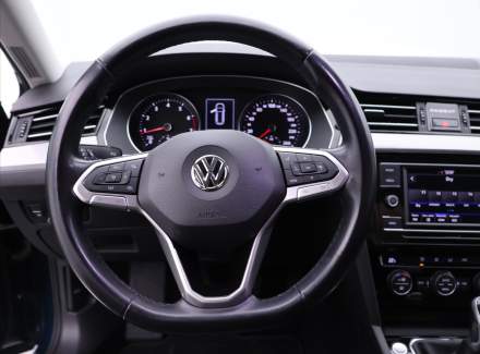 Volkswagen - Passat
