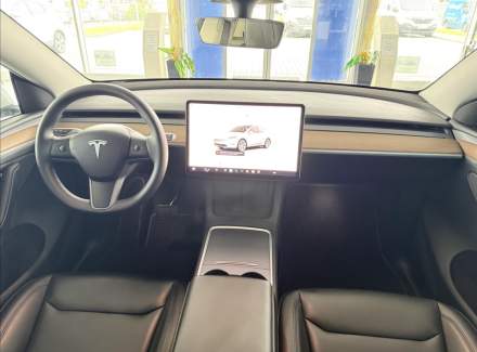 Tesla - Model Y