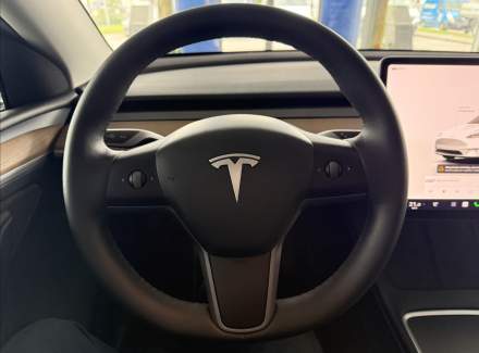 Tesla - Model Y