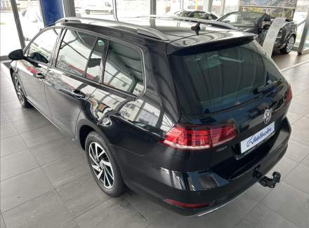 Volkswagen - Golf