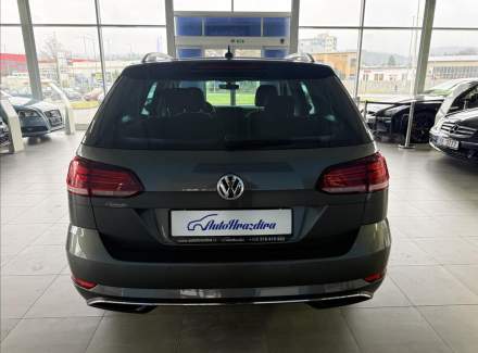 Volkswagen - Golf