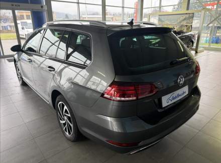 Volkswagen - Golf
