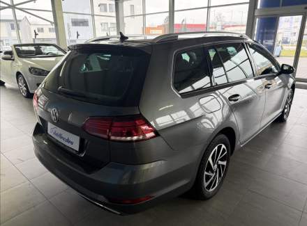Volkswagen - Golf
