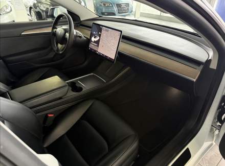 Tesla - Model 3