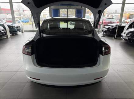 Tesla - Model 3