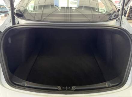 Tesla - Model 3