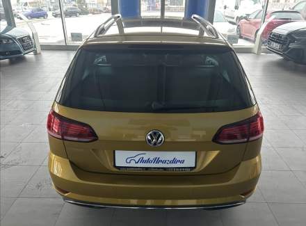 Volkswagen - Golf